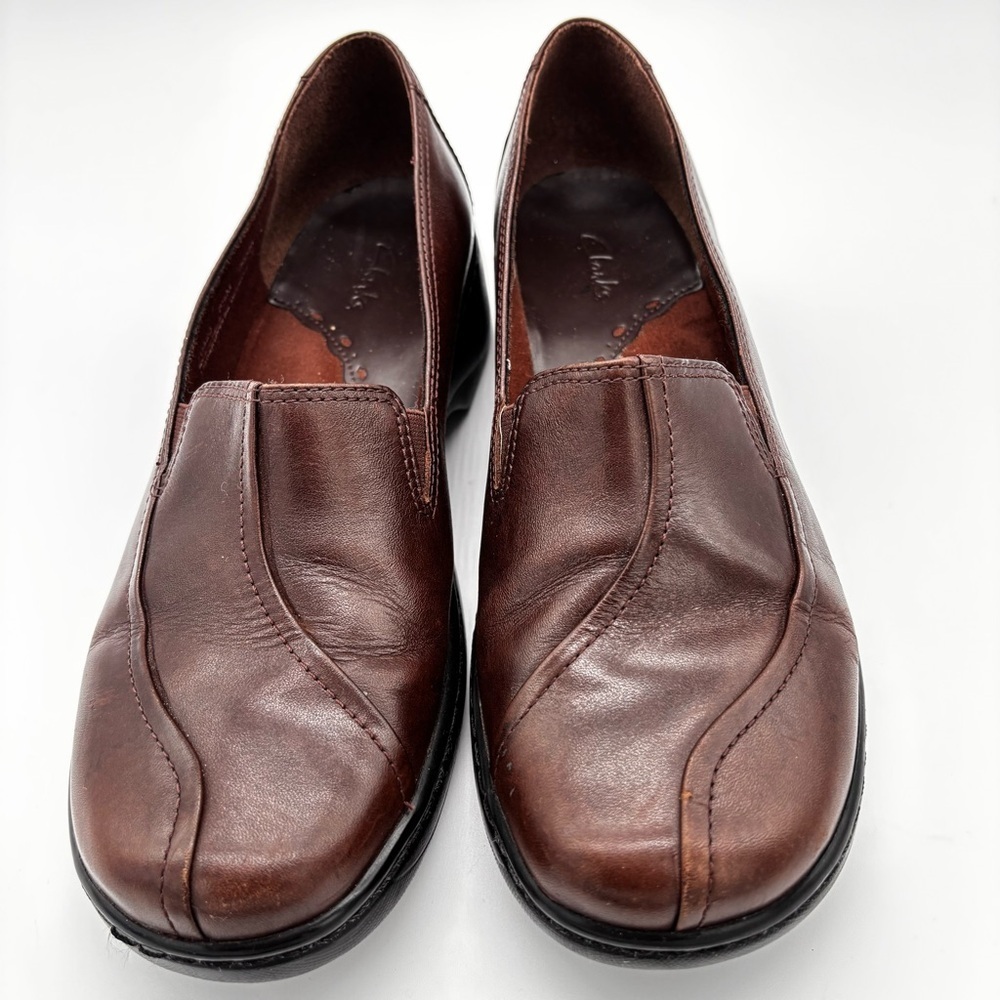 Clarks Womans Rich Brown Leather Slip-On Loafers. Size 8.5